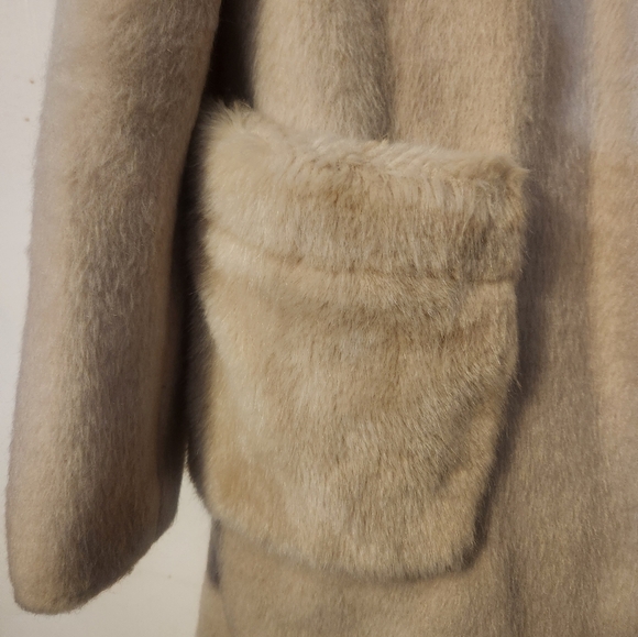 ❄️ Italian EUC Elegant Cream Fur-Trimmed Women's Coat unbranded no size tag - Picture 3 of 4